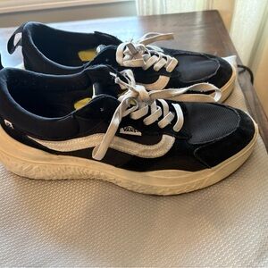 Men’s Old Skool Black Vans. Size 9.